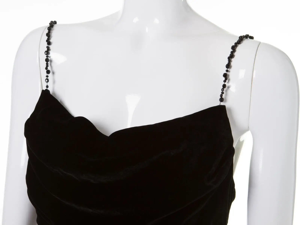 5 Hidden Tailoring Errors That Ruin Heavy Velvet Gowns Before Gala Night