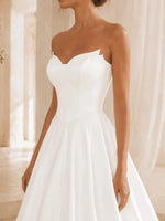 Minimalist Sweetheart Neckline Wedding Dress