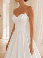 Minimalist Sweetheart Neckline Wedding Dress